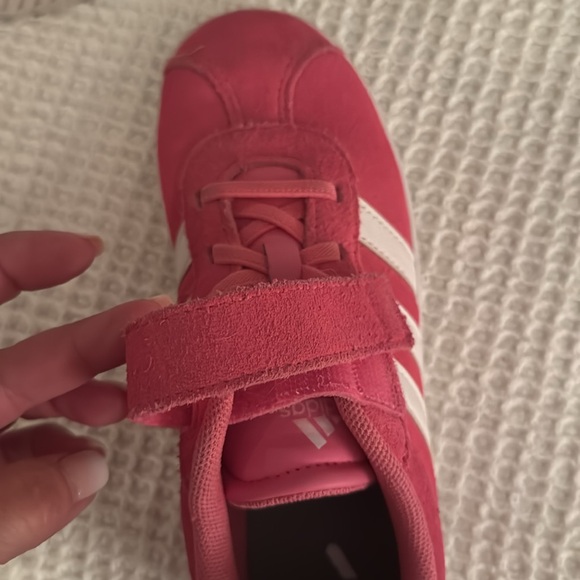 Adidas, pink and white Velcro stripe shoes - Picture 5 of 5